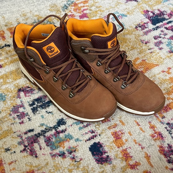 Timberland Shoes - Women’s Timberland hiking boot size 7.5
